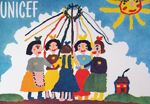 Výstava mapuje spolupráci Česka s UNICEF. Připomíná akce humanitární pomoci