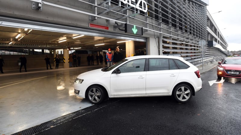 Praha vypíše tendry na nové parkovací domy. Stovky stání přibudou u dvou stanic metra.