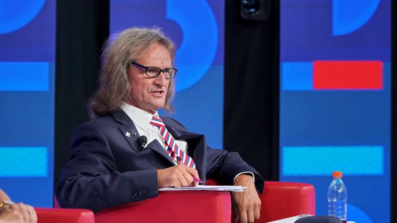 Tě péro, bezmozci, dementi a komolení jména šéfky EK. Ševčík se ve volebním speciálu rozjel