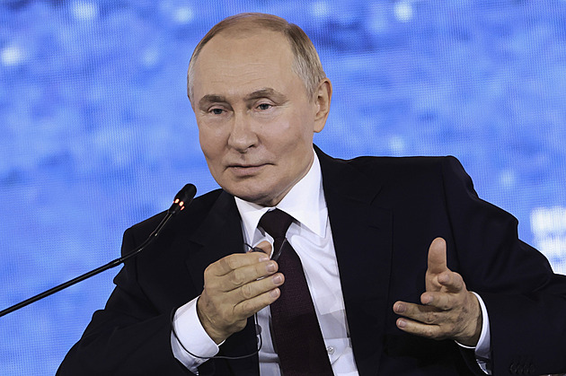 Vojáci NATO na Ukrajině by byli legitimní cíl, řekl Putin. Chce garance pro Rusko