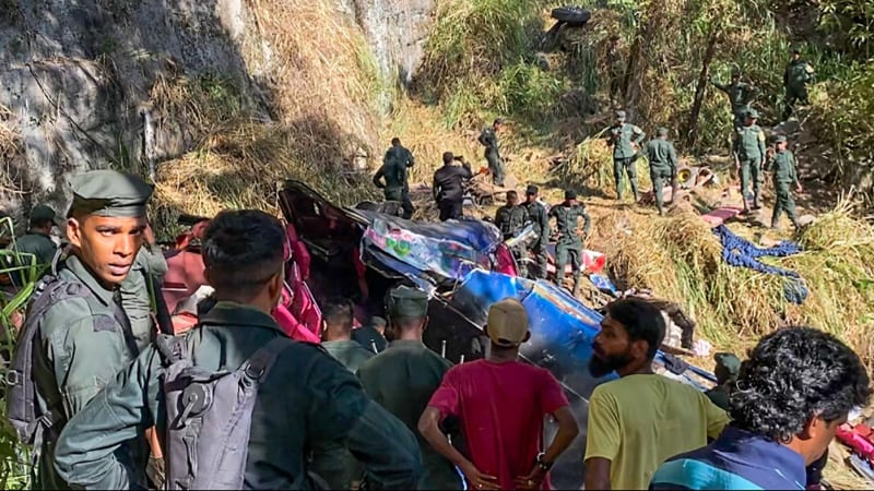 Tragické zřícení autobusu do rokle: Na Srí Lance zemřelo 15 lidí, mezi zraněnými jsou i děti