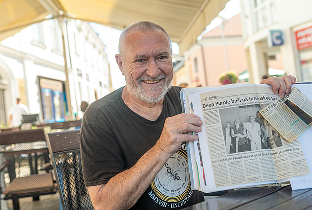 Svatý Pluk dělal předkapelu Deep Purple, zpíval s Gottem. Teď slaví třicet let