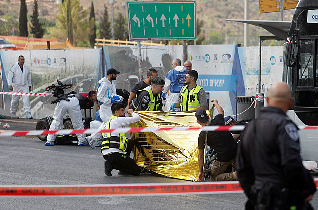 Útočníci v Jeruzalémě vtrhli do autobusu a začali střílet, zabili šest lidí