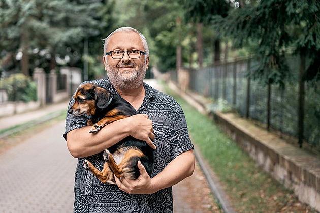 Jak mladí kazí a obohacují češtinu. Snažili se ji změnit už komunisté, říká lingvista Nejedlý