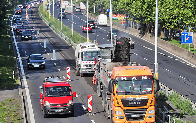 Obchvat vedený tunelem pod Karlovými Vary u ŘSD neprošel, byl by neúměrně drahý