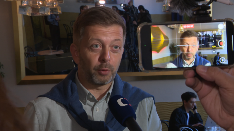 Nás se to netýká, řekl Rakušan ke kauze Dozimetr. Pod koberec se prý nic nezametlo