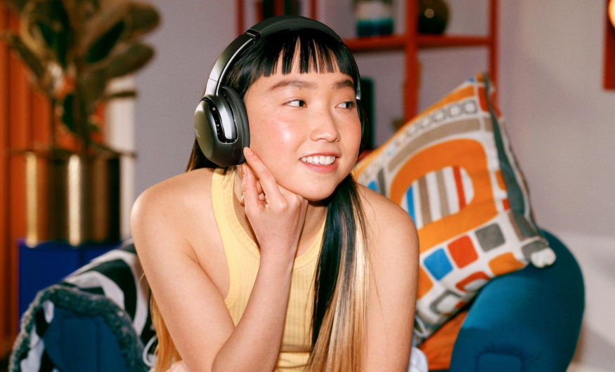 Oblíbená sluchátka JBL Tour One M2 jsou nyní v úžasné slevě, navíc s tříletou zárukou zdarma