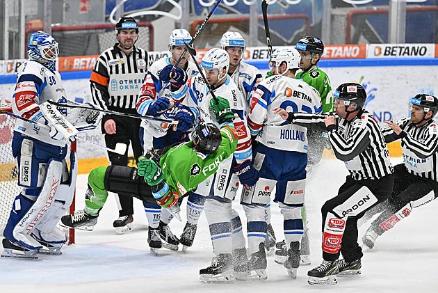 ONLINE: Kometa vede v Boleslavi, Liberec čelí Pardubicím. Pak šlágr Sparty s Třincem