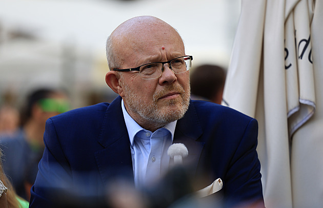 Válek nechá prověřit ředitele fakultních nemocnic. Čas mají do konce října