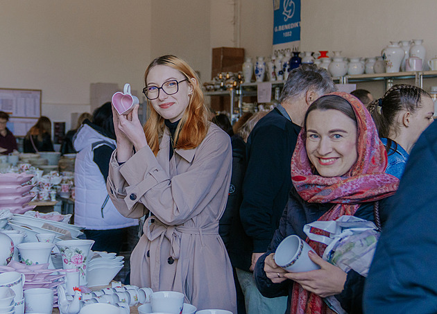 Tady se rodí křehký zázrak. Porcelánka v Loučkách vyrábí už skoro 120 let