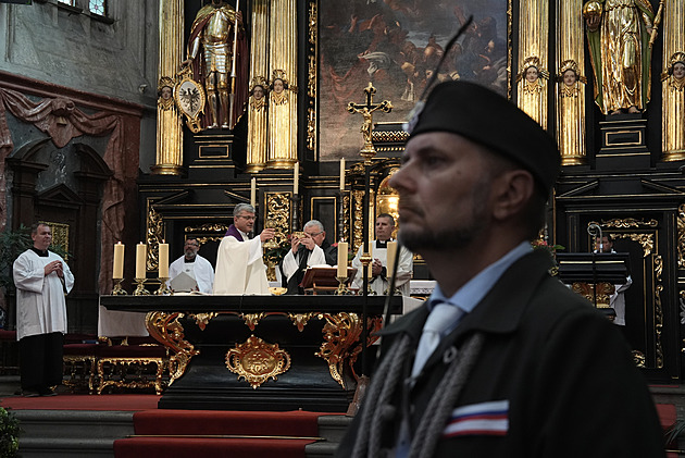 Odvážný a čestný muž, řekl Duka při mši za Kirka, kterého do jeho smrti neznal