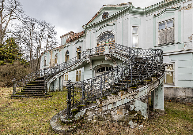 Zámek, který kdysi zapálil žhář, přestaví na domov seniorů. Památkáři souhlasí