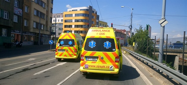 Úmysl to nebyl. Za ponechání dítěte v rozpáleném autě jde žena před komisi