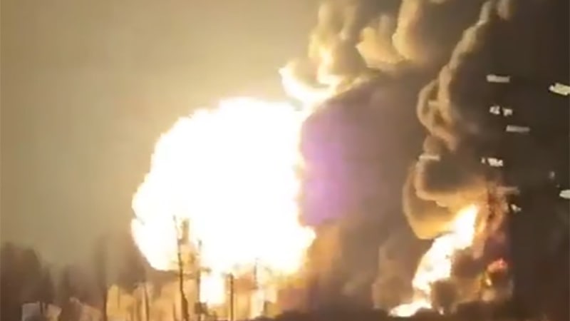 Další rafinerie v hloubi Ruska v plamenech. Nikde už není bezpečno, vzkazují Ukrajinci