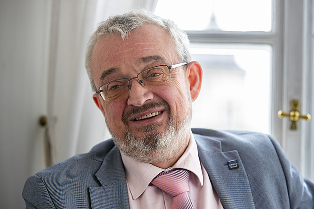 Legendární SMS zase přišla. Marek Benda svolává příznivce k volbám