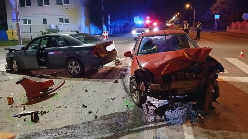 Osm zraněných při nehodě v Rožňavě: V nabouraných autech byly i děti a těhotná žena