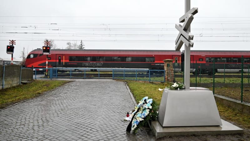 Vlaky na koridoru do Rakouska stojí. V Podivíně na kolejích došlo k úmrtí člověka