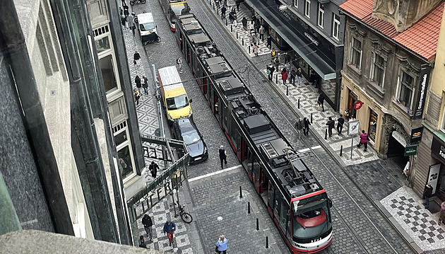 Centrum Prahy bylo krátce bez elektřiny, hasiči vyprošťovali lidi z výtahů