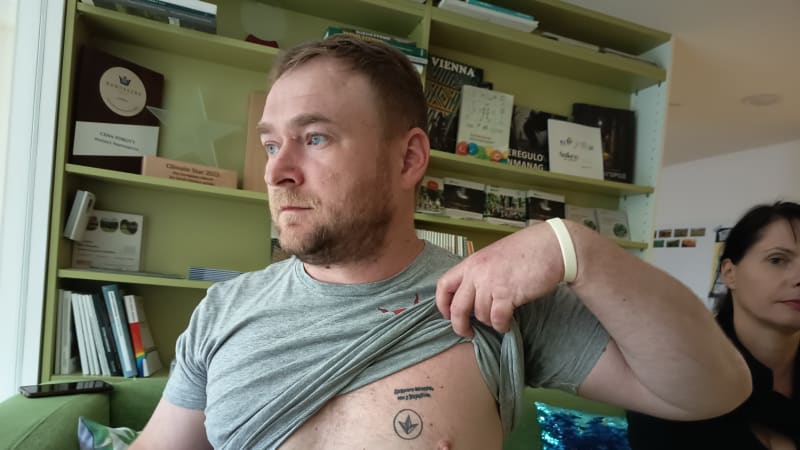 REPORTÁŽ: Na hrudi nosím tetování, za která by mě Rusové umučili, říká ukrajinský voják