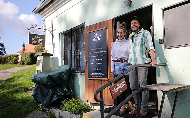 Objeli Evropu dodávkou a zřídili řemeslnou dílnu. Stále se učíme, říká mladý pár