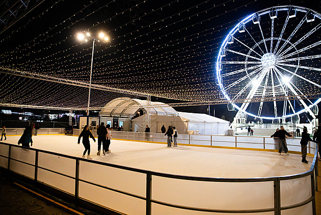 Vánoční trhy v Olomouci 2025: bruslení, vyhlídkové kolo, trhy a záplava punčů