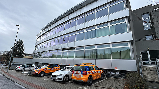 Policie zasahuje v budovách ŘSD v Praze a Hradci. Při razii zadržela 11 lidí