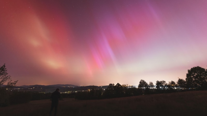 Největší šance vidět letos v Česku polární záři je tu. Kdy sledovat noční oblohu?