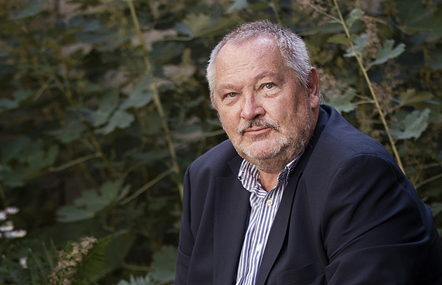 KOMENTÁŘ: Propast mezi průměrnou a minimální mzdou je v Česku hluboká. Proč?