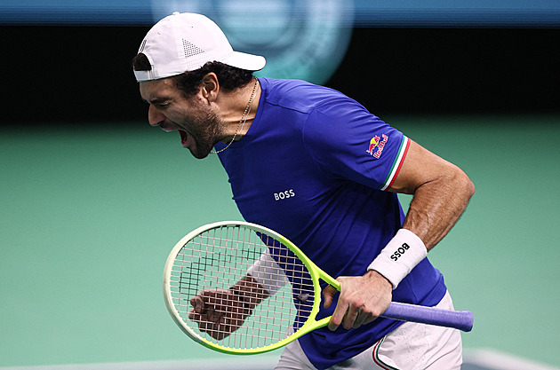 Berrettini porazil Carreňa a italští tenisté vedou ve finále Davis Cupu 1:0