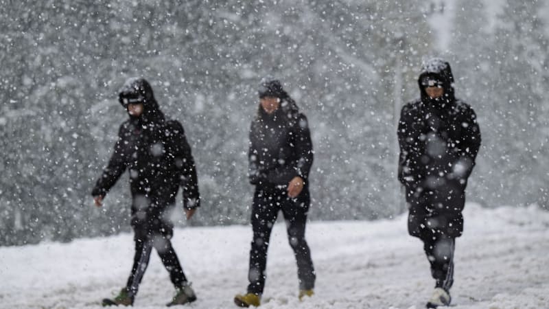 Sledujte RADAR: Nasněží až 30 cm, teploty klesnou hluboko pod bod mrazu. Platí výstraha