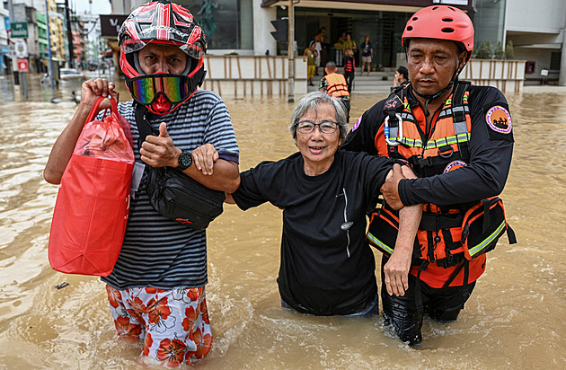 Monzunové deště splachují jihovýchodní Asii, úřady hlásí už stovky mrtvých