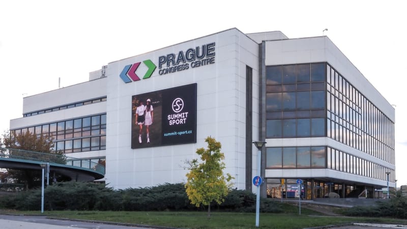 Chaos a tlačenice na Vyšehradě, několik dětí omdlelo. Na školním veletrhu zasahovali záchranáři