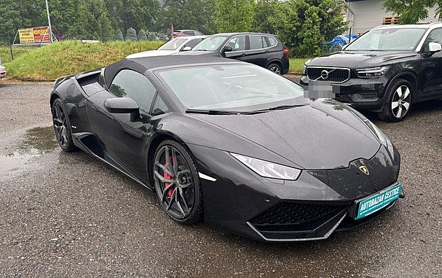 Vémolovo luxusní Lamborghini se prodalo za 17 dní. Koupily ho internetové hvězdy
