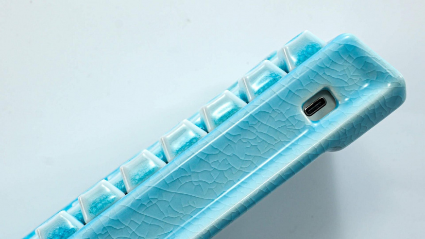 Plast je nuda. Peak60 je unikátní keramické pouzdro na klávesnici