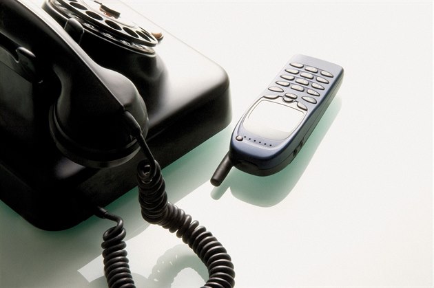 Dříve na ně byly pořadníky, teď už dvě dekády skomírají na úkor mobilů
