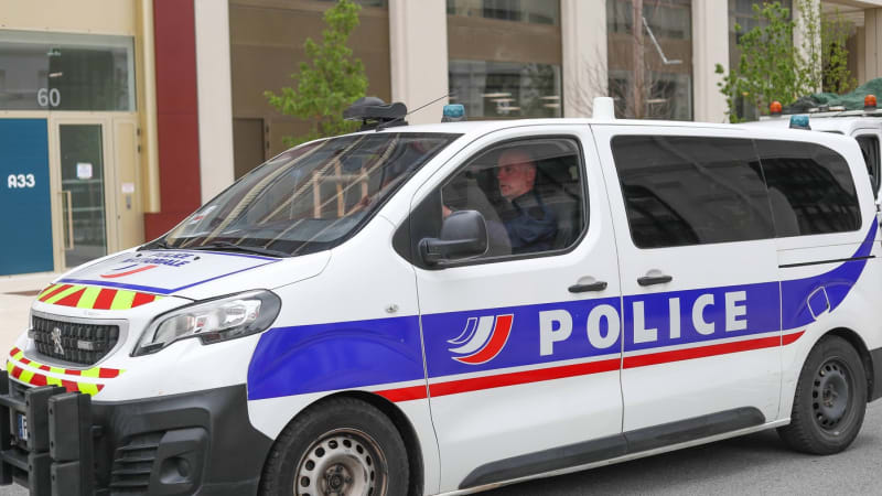 Student zraněný při demonstraci proti krajní levici v Lyonu zemřel. Macron vyzývá ke klidu