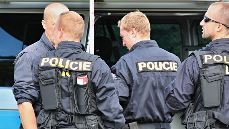 Krvavý Valentýn v Praze: Zdrogovaná žena pobodala partnera, útočila na hrudník