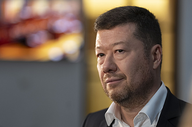 Česko se podřizuje diktátu EU, řekl Okamura. Přestaňme fňukat, opáčil Vystrčil