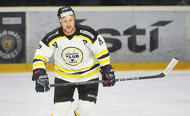 Bachař Trefný zachraňuje hokejovou Kadaň a hlídá i vraha Vocáska: Poslouchá