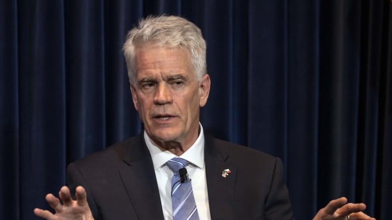 O závazcích Česka ohledně zbrojení nemám žádné pochybnosti, říká Trumpův muž v Praze