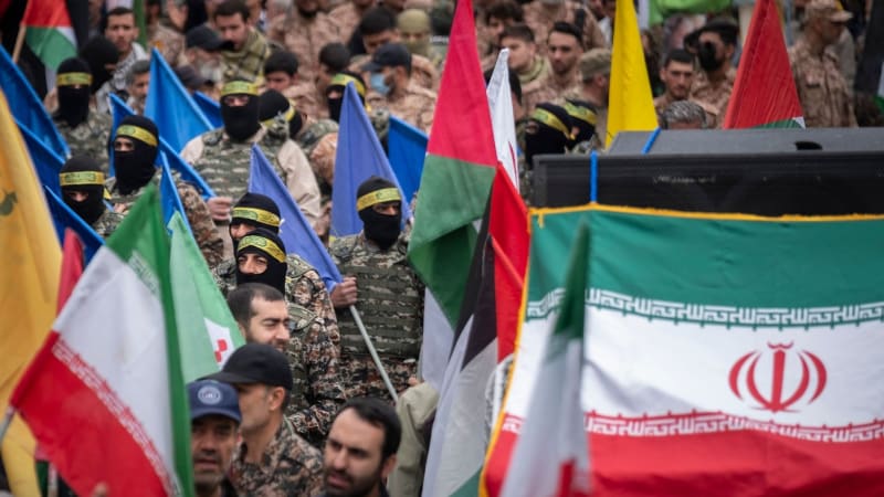 Vraždy dětí, vymyté mozky a miliardy v kapse. Co jsou zač Íránské gardy, které terorizují svět?