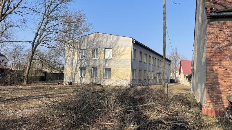 Děsivé detaily smrti batolete na Žatecku: Otec ho měl umlátit, pak přikrýt peřinkou