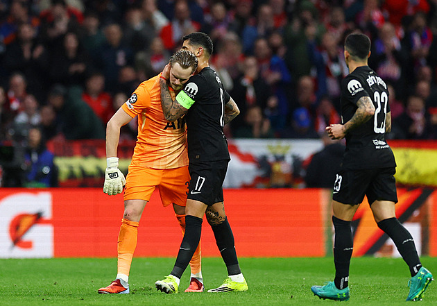 Šílený debut Kinského. Udělal dvě chyby, trenér ho vystřídal po čtvrt hodině