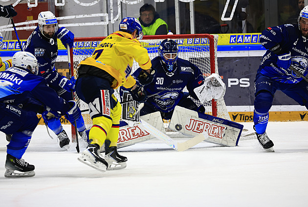 Složitá situace Komety: tým válčí na tři pětky, útočníci mlčí. Nájezdy? Raději ne