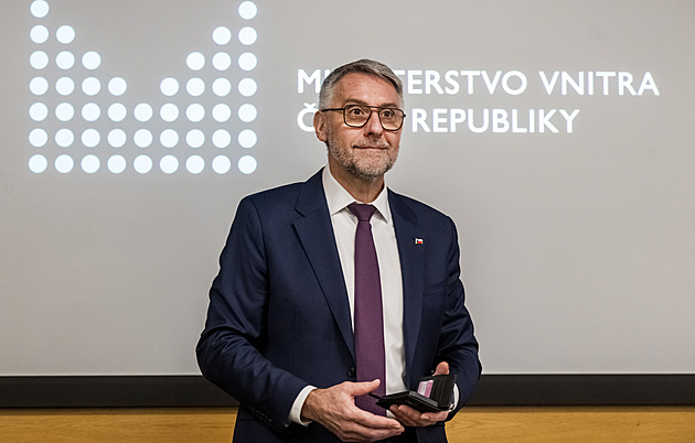 Policie má čtyři verze vzniku požáru. Nebezpečí nehrozí, uvedl Metnar