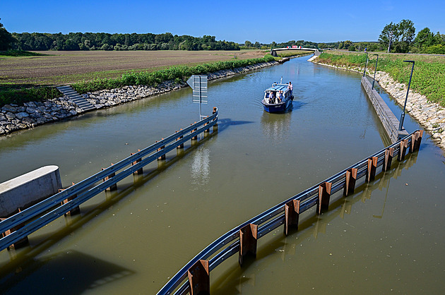 Dva nové přístavy a prohrábka Vraňanského kanálu. Vodní cesty dostanou přidáno