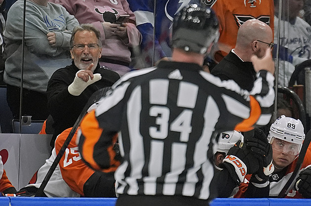 Hertla a spol. povede ve Vegas trenér Tortorella, Cassidy byl odvolán