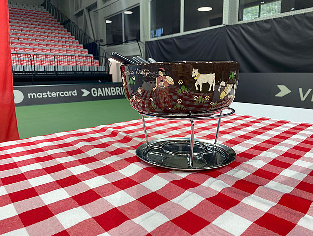 Hrnec rozhodl. Bouzková nemá co ztratit, Nosková se chystá na jednoručný bekhend