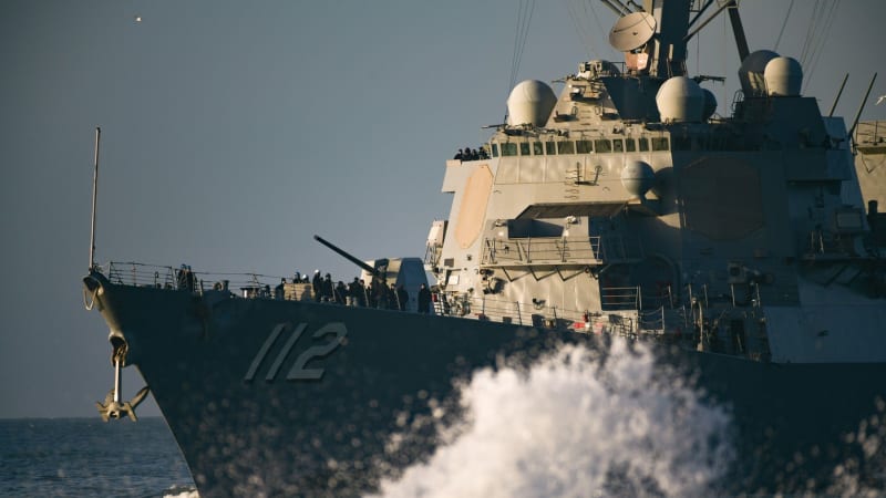 USA vyslaly válečné lodě do Hormuzského průlivu. Mají zprovoznit klíčovou námořní trasu