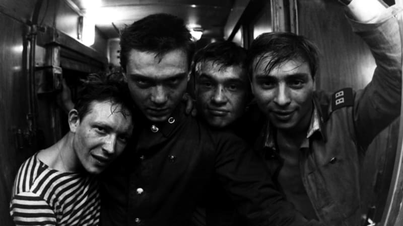 Černá kronika SSSR: Voják se tvrdě pomstil za šikanu. Do Leningradu přijel vlak mrtvých